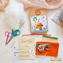 Kreativní šicí sada - Králíček v Mrkvovém Pelíšku