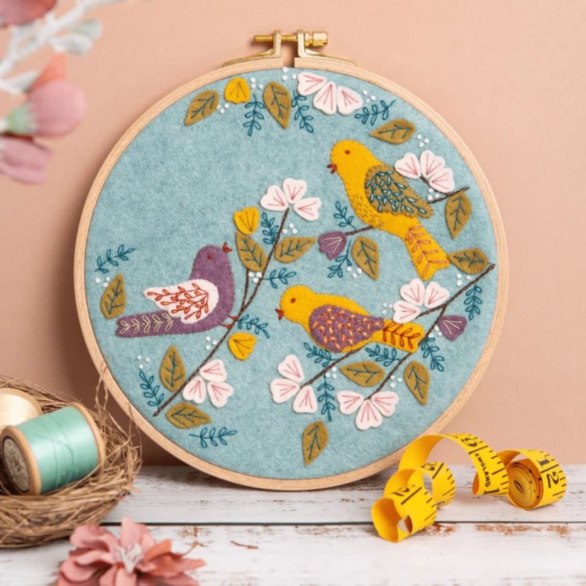 JustCraftCZ-Embroidery-Hoop-Kit-Dawn-Chorus-1