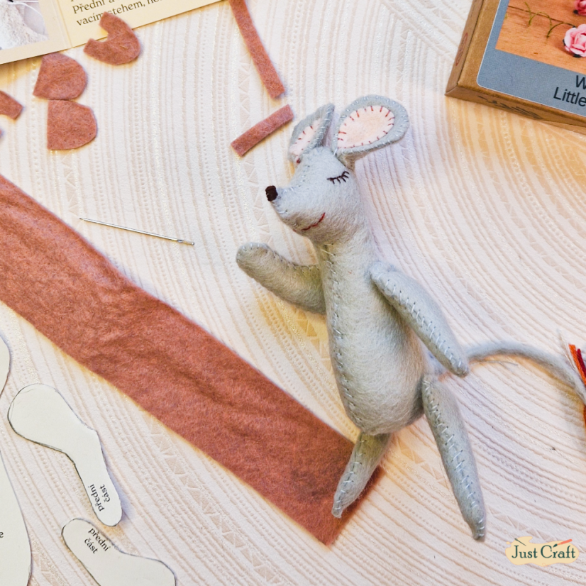 Kreativní šicí sada - Myška baletka z plsti