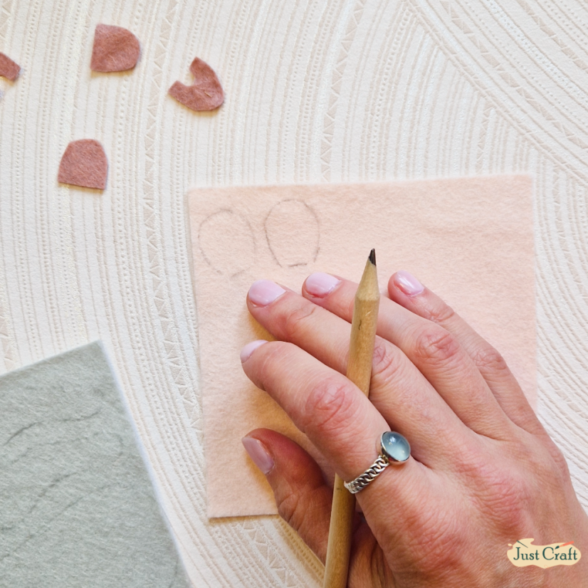 Kreativní šicí sada - Myška baletka z plsti