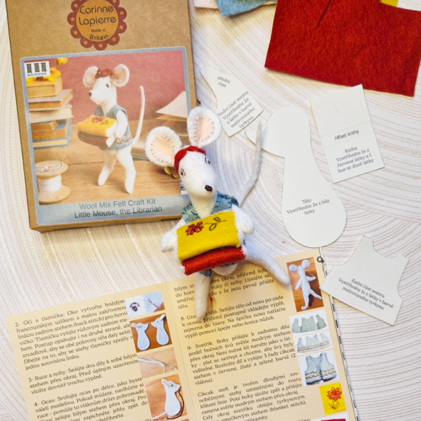 Kreativní šicí sada - Myška knihovnice z plsti