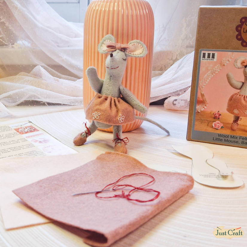 Kreativní šicí sada - Myška baletka z plsti